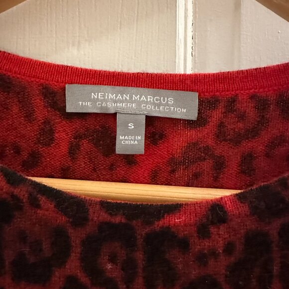 Neiman Marcus Cashmere Collection, red leopard print sweater size small - Picture 2 of 4